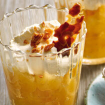 Dänisches Apfelkompott mit Mandel-Sahne-Haube