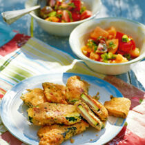 Zucchinischnitzel mit Tomatensalat