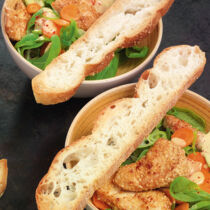 Spinat-Möhren-Salat mit Sesamhuhn Spinat-Möhren-Salat mit Sesamhuhn