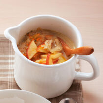 Sauerkrautsuppe mit Apfel und Lauch