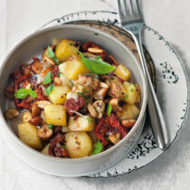 Kartoffelpfanne mit Nüssen Kartoffelpfanne mit Nüssen