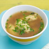 Brühe mit Quarknockerln