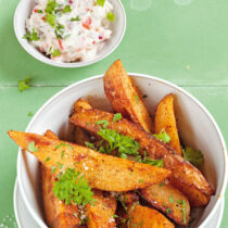 Kartoffelsticks mit Salsa-Dip