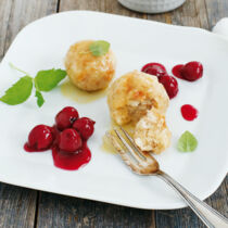 Brotknödel mit Kirschkompott Brotknödel mit Kirschkompott