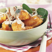 Kürbisnockerl mit Salbeisahne Kürbisnockerl mit Salbeisahne