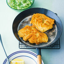 Putenschnitzel mit Gurkensalat Putenschnitzel mit Gurkensalat
