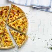 Quiche mit Gurke, Dill und Lachs