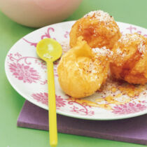 Frittiertes Eis mit Limetten-Honig-Sauce Frittiertes Eis mit Limetten-Honig-Sauce