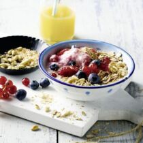 Dinkelmüsli mit Beerenjoghurt