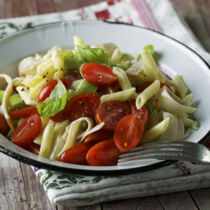 Nudelsalat mit Tomaten Nudelsalat mit Tomaten