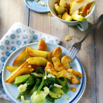 Curryhähnchen mit Gemüse und Kartoffel-Wedges