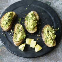 Kichererbsen-Petersilie-Oliven-Aufstrich