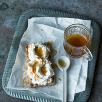 Joghurt-Walnusskrokant-Honig-Aufstrich