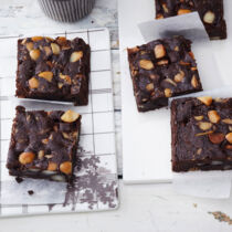 Apfel-Macadamia-Brownies