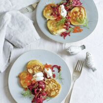 Buchweizen-Blini mit Rote-Bete-Tatar und Kaviar Buchweizen-Blini mit Rote-Bete-Tatar und Kaviar