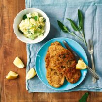 Kalbsschnitzel mit Kartoffel-Gurken-Salat