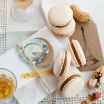 Erdnuss-Macarons mit Karamellmousse Erdnuss-Macarons mit Karamellmousse