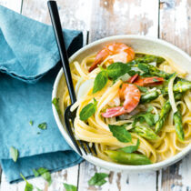 Linguine mit Spargel und Garnelen