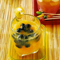 Orangen-Heidelbeer-Bowle