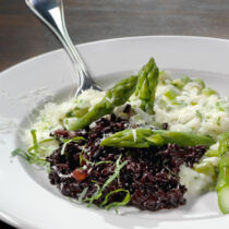 Zweifarbiger Risotto mit Spargel Zweifarbiger Risotto mit Spargel