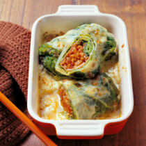 Wirsingwickerl mit Getreide-Bolognese und Thymian Wirsingwickerl mit Getreide-Bolognese und Thymian