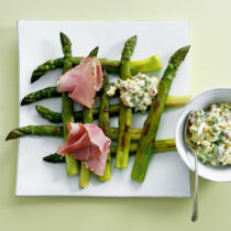 Grüner Spargel mit Eier-Feta-Sauce Grüner Spargel mit Eier-Feta-Sauce