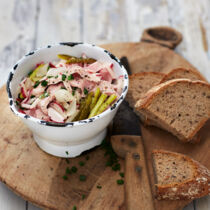 Fleischsalat mit Essig-Öl-Mayonnaise