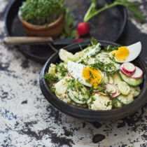 Kartoffelsalat mit Eiern und Joghurt-Mayonnaise