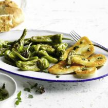 Gegrillte Pimientos mit Halloumi Gegrillte Pimientos mit Halloumi