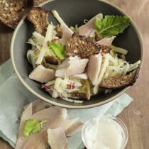 Geräucherte Forelle auf Kohlrabisalat Geräucherte Forelle auf Kohlrabisalat