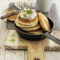 Hafer-Pancakes mit Schinkencreme Hafer-Pancakes mit Schinkencreme