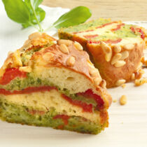 Pesto-Cake mit kandierten Tomaten