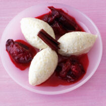 Milchreis-Quark-Creme mit Zwetschgenragout
