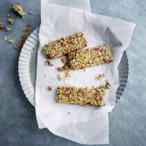 Buchweizen-Hanf-Riegel mit Goji-Beeren Buchweizen-Hanf-Riegel mit Goji-Beeren