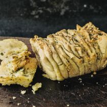 Zupfbrot mit Kräuterbutter