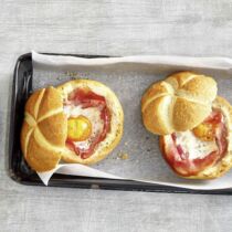 Ei im Brötchen gebacken