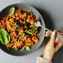 Zucchini-Spaghetti mit Linsen-Bolo