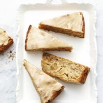 Apfel-Walnuss-Kuchen mit Rum-Guss Apfel-Walnuss-Kuchen mit Rum-Guss