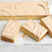 Apfelmus-Kuchen mit Zimtglasur