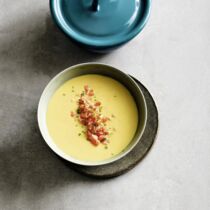 Currycremesuppe mit Lachstatar Currycremesuppe mit Lachstatar