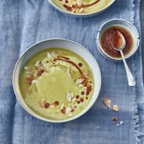 Kichererbsensuppe mit Harissa-Öl