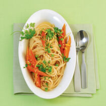 Möhren-Kerbel-Nudeln