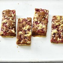 Johannisbeer-Nugat-Schnitten Johannisbeer-Nugat-Schnitten