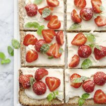 Nuss-Baiser mit Erdbeeren