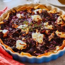 Rotkohl-Quiche mit Ziegenfrischkäse und Thymian