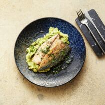 Makrele mit Wirsing-Pastinaken-Stampf Makrele mit Wirsing-Pastinaken-Stampf