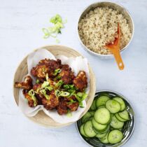 Blumenkohlwings mit Reis und Gurkensalat