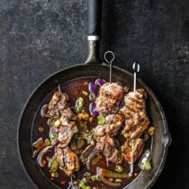 Hähnchenleberspieße mit Marsalasauce Hähnchenleberspieße mit Marsalasauce