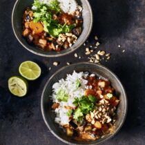 Erdnuss-Curry mit Knusper-Auberginen Erdnuss-Curry mit Knusper-Auberginen