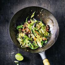 Shiitake-Wok mit 
Pak Choi und Soba
